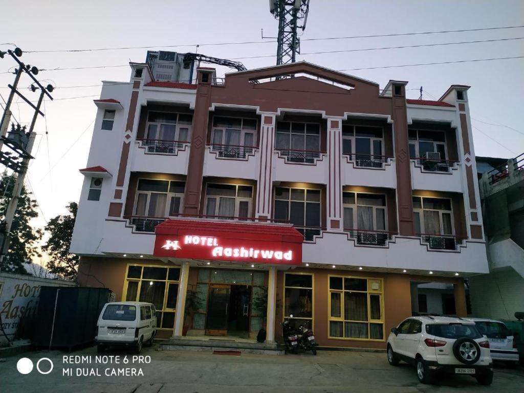 Aashirwad Hotel Katra  Εξωτερικό φωτογραφία