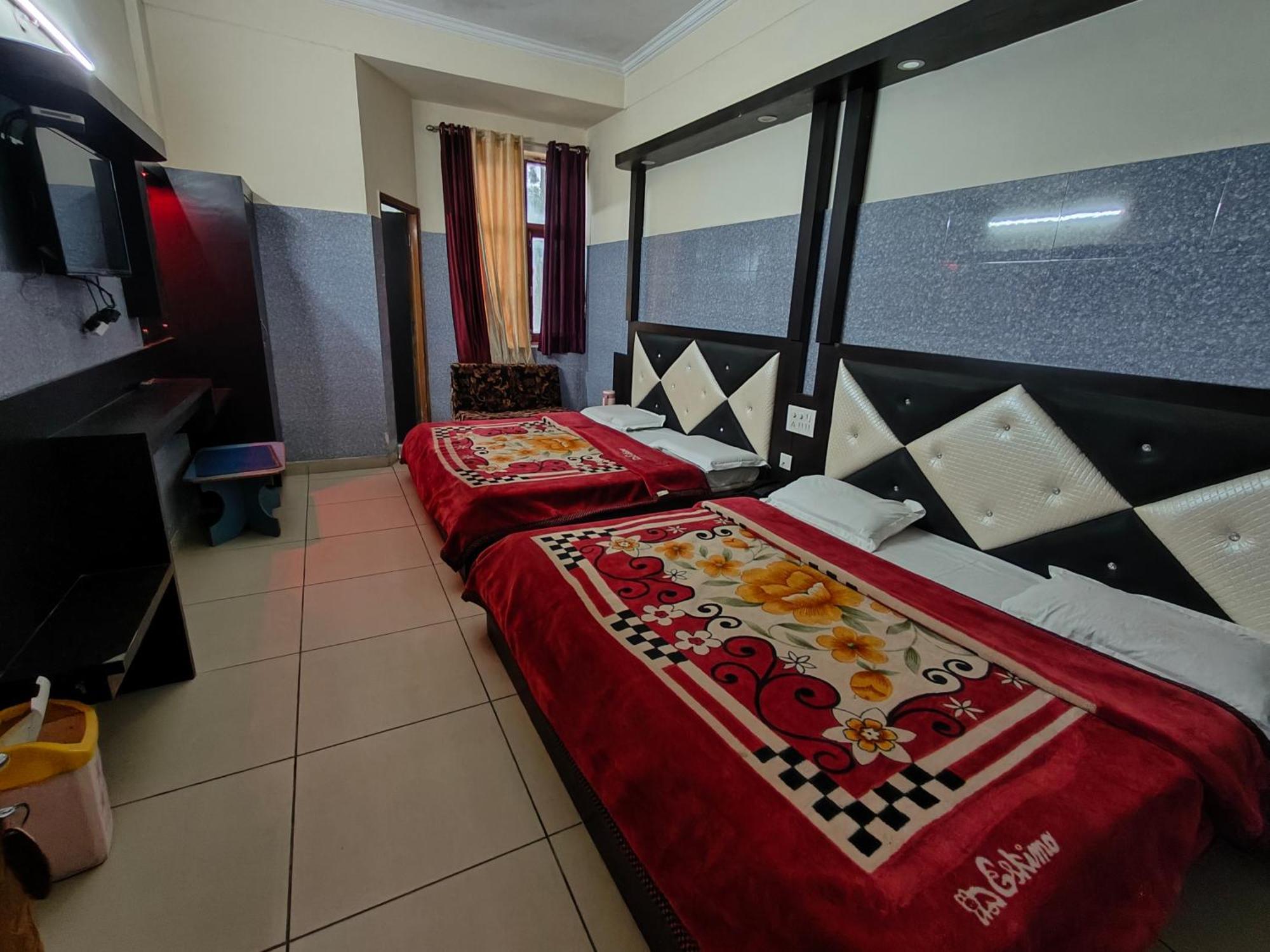 Aashirwad Hotel Katra  Εξωτερικό φωτογραφία